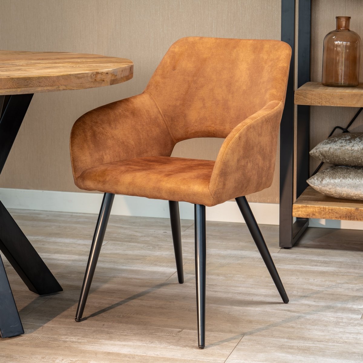 Brauner Esszimmerstuhl